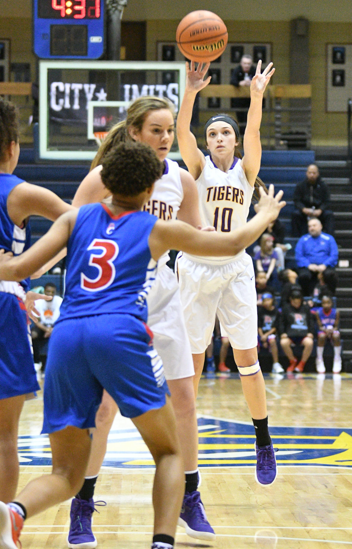 IHMVCU Shootout - Davenport Central vs. Sherrard